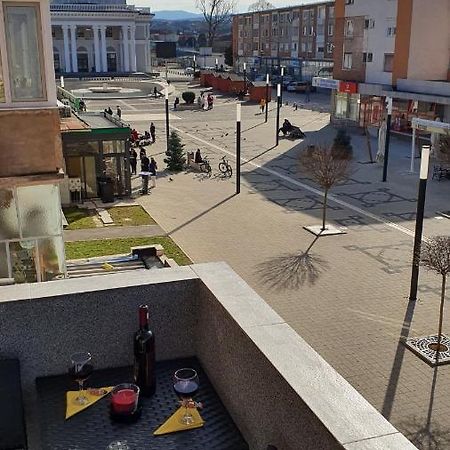 Апартаменти Fim Apartament Хунедоара Екстер'єр фото