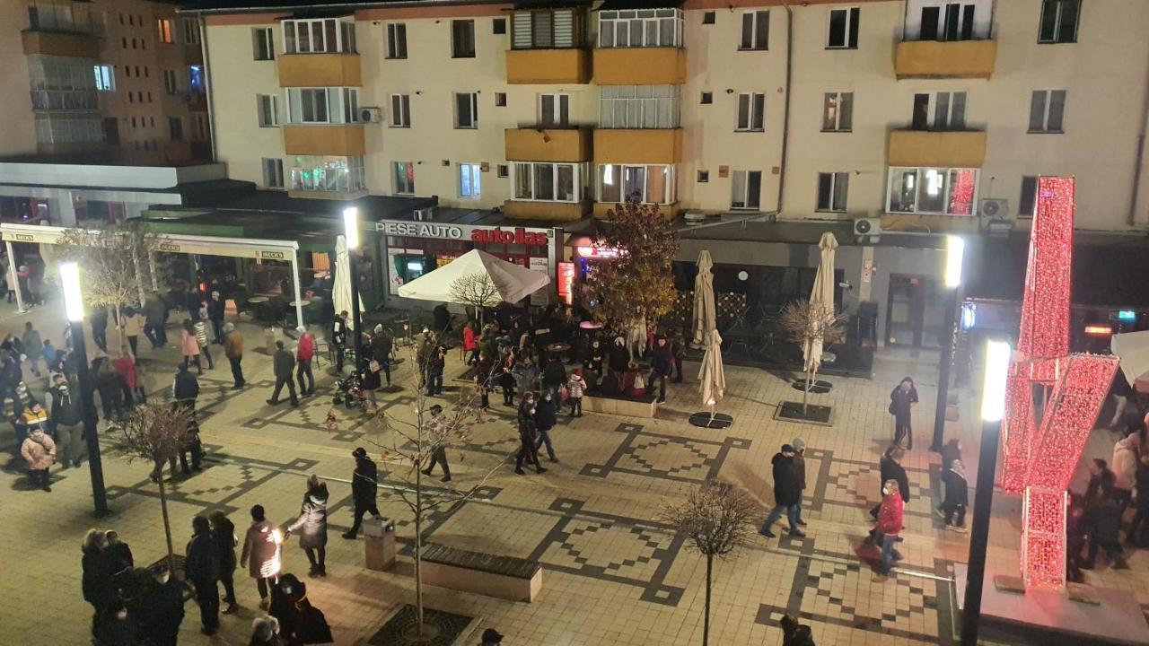 Апартаменти Fim Apartament Хунедоара Екстер'єр фото