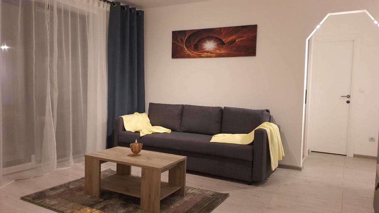 Апартаменти Fim Apartament Хунедоара Екстер'єр фото
