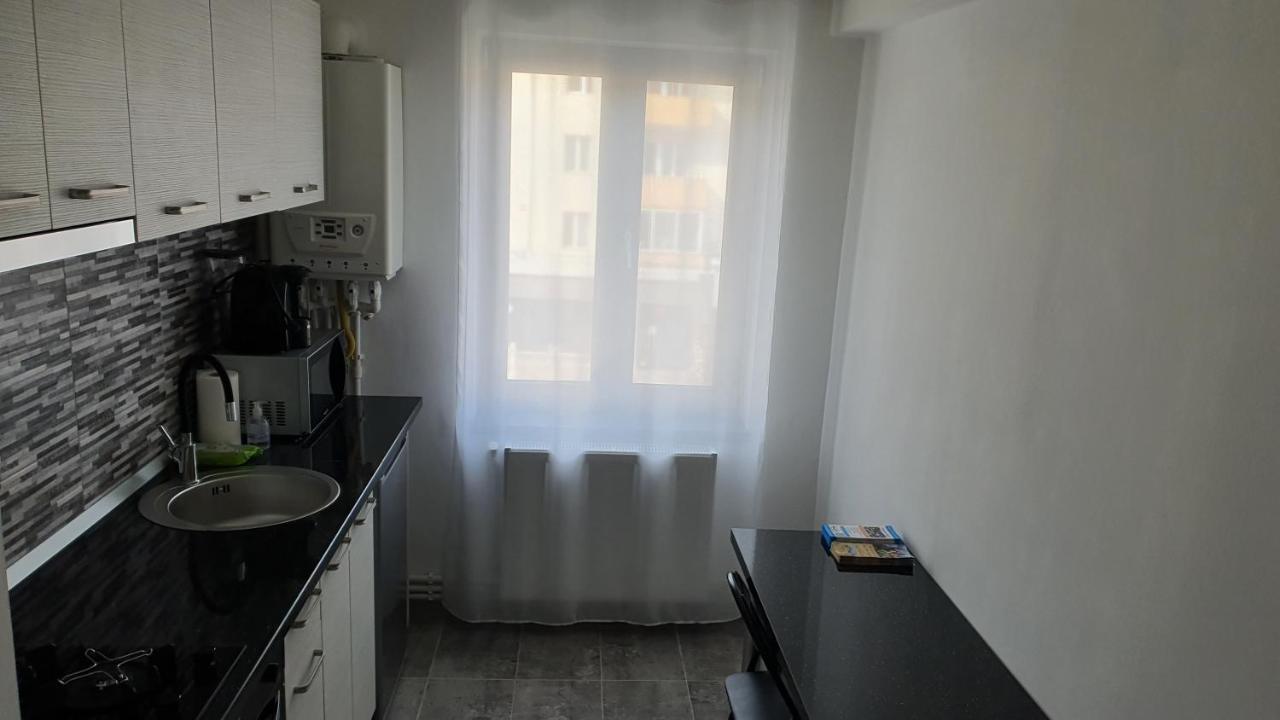 Апартаменти Fim Apartament Хунедоара Екстер'єр фото