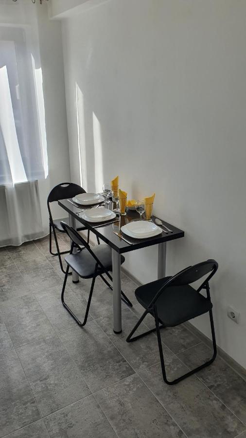 Апартаменти Fim Apartament Хунедоара Екстер'єр фото