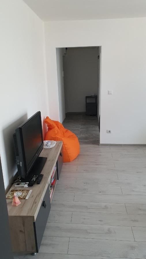Апартаменти Fim Apartament Хунедоара Екстер'єр фото