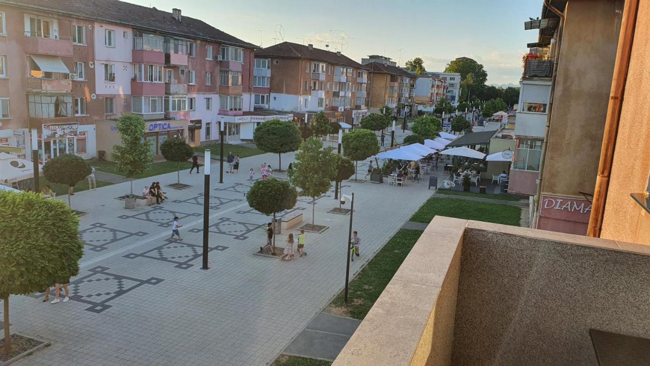 Апартаменти Fim Apartament Хунедоара Екстер'єр фото