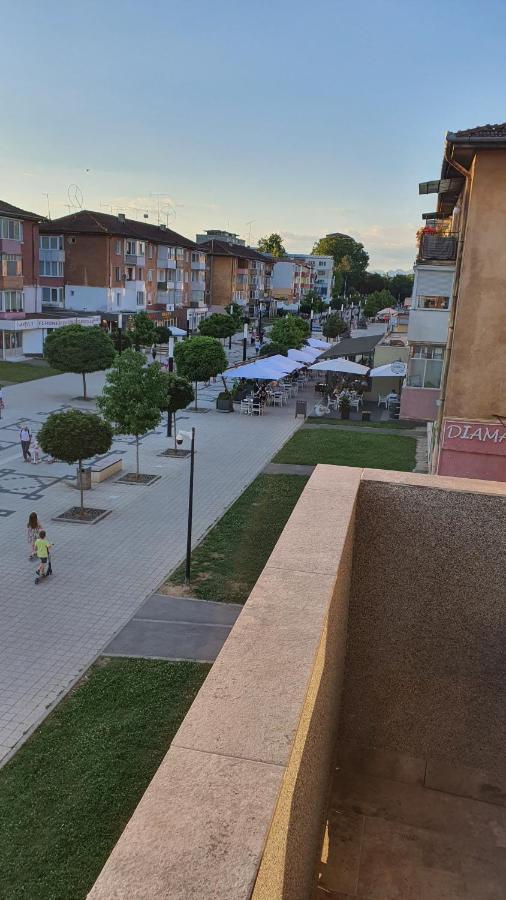 Апартаменти Fim Apartament Хунедоара Екстер'єр фото