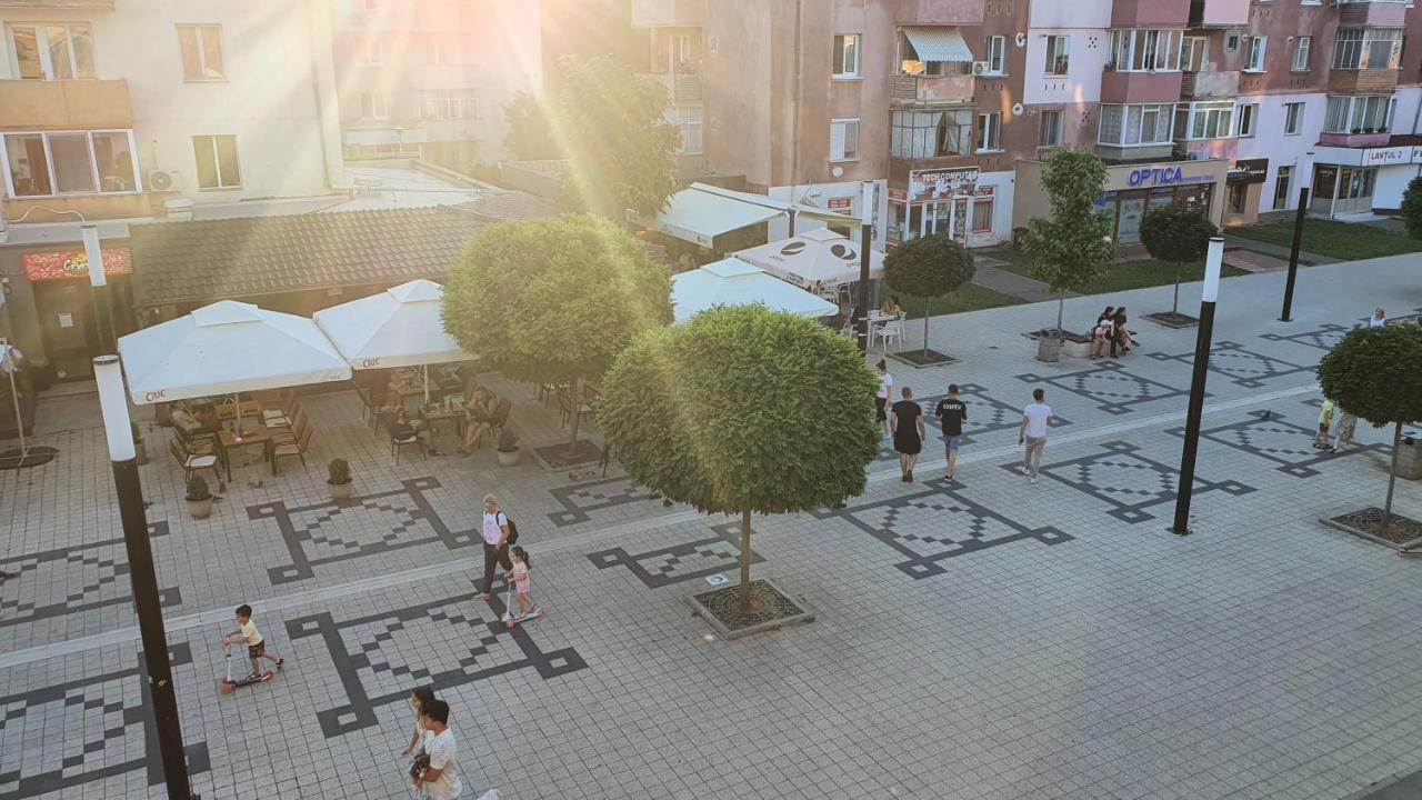 Апартаменти Fim Apartament Хунедоара Екстер'єр фото